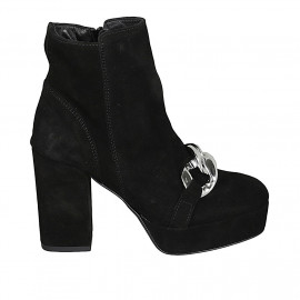 Botin para mujer con plataforma, cremallera y cadena en gamuza negra tacon 9 - Tallas disponibles:  42