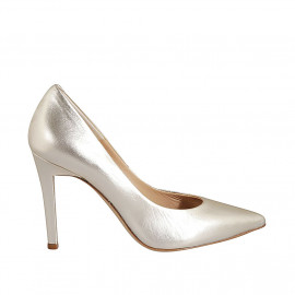 ﻿Woman's elegant pointy pump in platinum laminated leather heel 9 - Available sizes:  31, 34, 42, 43, 45