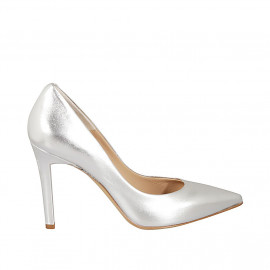 ﻿Woman's elegant pointy pump in silver laminated leather heel 9 - Available sizes:  31, 46