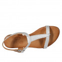 Sandale entredoigt pour femmes en cuir laminé argent talon 2 - Pointures disponibles:  33, 43, 44, 45