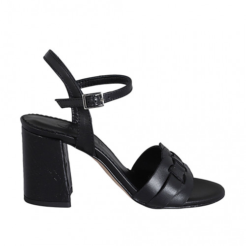 Woman's sandal with strap in black...