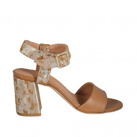 Sandalia para mujer con cinturon al tobillo en piel cognac y piel estampada camouflaje platino tacon 7 - Tallas disponibles:  34, 42, 43, 44, 45