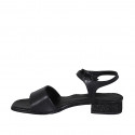 Sandalia para mujer en piel negra con cinturon y tacon revestido 2 - Tallas disponibles:  42, 44