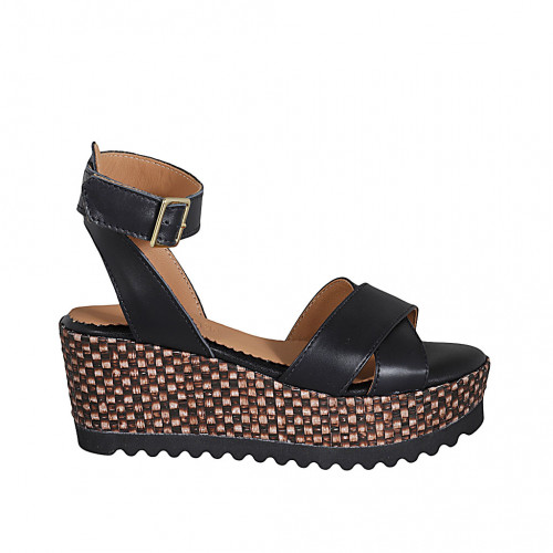 Woman's strap platform sandal in...