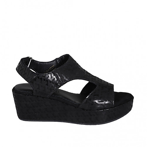 Sandalia para mujer con cierre de velcro en tejido imprimido negro cuña 7 - Tallas disponibles:  42, 43, 44