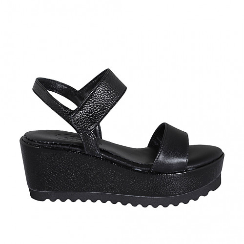 Sandale pour femmes en cuir noir avec fermeture velcro talon compensé 7 - Pointures disponibles:  42, 44