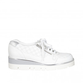 Chaussure pour femmes à lacets et fermetures éclair en cuir blanc et argent talon compensé 4 - Pointures disponibles:  42