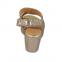 Sandale pour femmes avec fermeture velcro en tissu lamé imprimé taupe talon compensé 6 - Pointures disponibles:  42, 43, 44