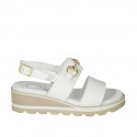 Sandale pour femmes avec accessoire en cuir blanc talon compensé 4 - Pointures disponibles:  42, 44