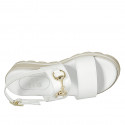 Sandale pour femmes avec accessoire en cuir blanc talon compensé 4 - Pointures disponibles:  42, 44