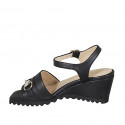 Sandale pour femmes en cuir noir avec courroie et accessoire talon compensé 6 - Pointures disponibles:  34, 42, 43, 44, 45, 46