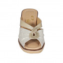 Sabot da donna in camoscio stampato beige pelle laminata platino zeppa 6 - Misure disponibili: 42