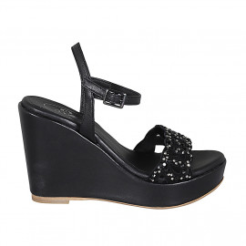 Sandalia para mujer en piel negra con cinturon, estras, plataforma y cuña 10 - Tallas disponibles:  42, 44, 46