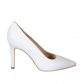 ﻿Woman's pointy pump shoe in white leather with heel 9 - Available sizes:  42, 43, 44, 46