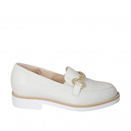 Mocasín para mujer con accesorio y elasticos en piel y piel perforada blanco nata tacon 3 - Tallas disponibles:  44, 45