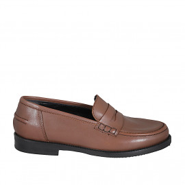 Mocasino para mujer en piel marron claro tacon 2 - Tallas disponibles:  32, 42, 43, 44