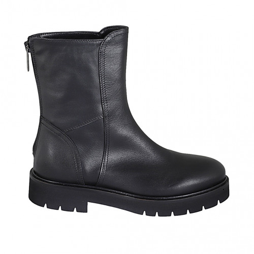 Woman's ankle boot in black leather...