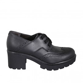 Chaussure derby à lacets avec bout golf pour femmes en cuir noir talon 6 - Pointures disponibles:  32