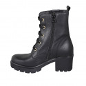 Botin para mujer con cordones, elastico, tachuelas, accesorio y cremallera en piel negra tacon 6 - Tallas disponibles:  43, 44