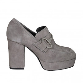 Mocasino para mujer con plataforma y accesorio en gamuza gris tacon 10 - Tallas disponibles:  34, 42, 43, 44, 45