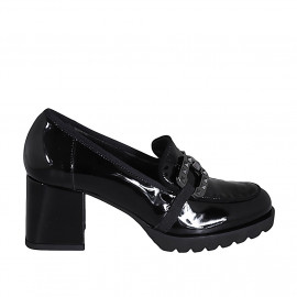 Mocasin pour femmes en cuir verni noir avec accessoire et talon 6 - Pointures disponibles:  32, 42