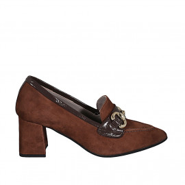 Woman's pointy mocassin with accessory in tan brown suede and brown patent leather heel 6 - Available sizes:  42, 43, 44, 45