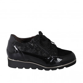 Woman's laced shoe with zipper and removable insole in black patent leather, suede and printed leather wedge heel 3 - Available sizes:  31