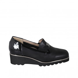 Woman's mocassin with accessory, elastic bands and removable insole in black patent leather and leather wedge heel 4 - Available sizes:  45, 46