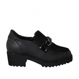 Mocassin pour femmes avec chaîne, elastiques et semelle amovible en cuir, cuir verni et daim noir talon 5 - Pointures disponibles:  42