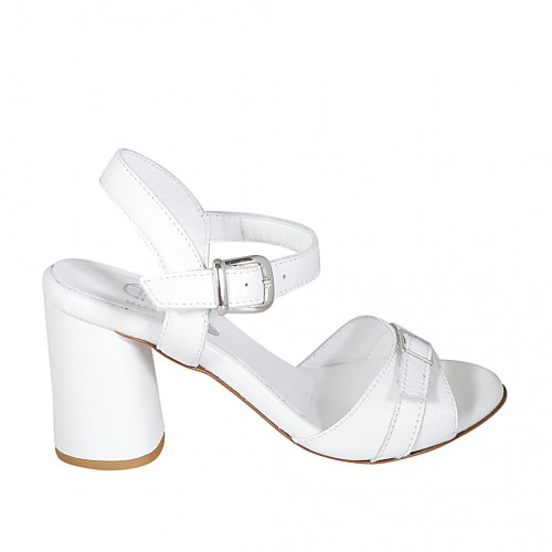 Woman's sandal in white leather with...