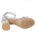 Chaussure ouverte pour femmes avec courroie en cuir blanc imprimé multicouleur talon 7 - Pointures disponibles:  32, 33, 34