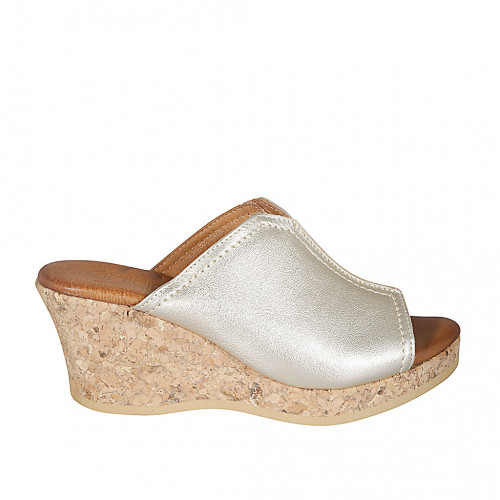 Mule pour femmes en cuir lamé platine avec plateforme et talon compensé 7 - Pointures disponibles:  33, 42, 43, 44