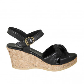 Sandale pour femmes avec courroie, plateau et nœud en cuir noir talon compensé 7 - Pointures disponibles:  44, 45