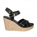 Sandale pour femmes en cuir verni noir avec courroie, plateforme et talon compensé 9 - Pointures disponibles:  33, 42, 44, 45