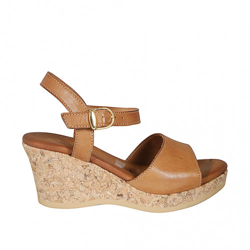 Sandale pour femmes avec courroie et plateforme en cuir cognac talon compensé 7 - Pointures disponibles:  42, 43, 44