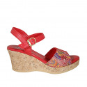 Sandalia para mujer en piel roja imprimida multicolor mosaico con cinturon, plataforma y cuña 7 - Tallas disponibles:  44