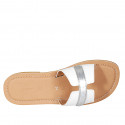 Mule para mujer en piel blanca y charol plateado tacon 1 - Tallas disponibles:  42