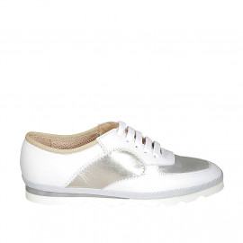 Chaussure à lacets pour femmes en cuir blanc, lamé platine et argent talon compensé 2 - Pointures disponibles:  44