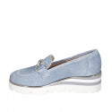 Mocassin pour femmes avec accessoire en daim type denim bleu clair talon compensé 4 - Pointures disponibles:  42, 46