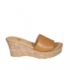 Mule pour femmes en cuir cognac avec plateforme et talon compensé 7 - Pointures disponibles:  31