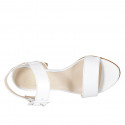 Sandalia para mujer en piel blanca con hebilla tacon 5 - Tallas disponibles:  44, 45