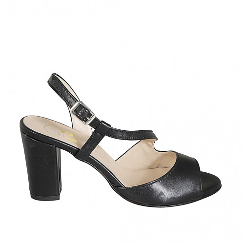 Woman's sandal in black leather heel 8