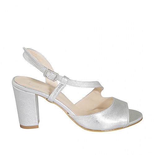 Woman's sandal in silver-colored...