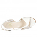 Sandale pour femmes en cuir blanc et daim imprimé lamé platine talon 5 - Pointures disponibles:  32, 34