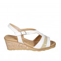 Sandalo da donna in pelle bianca e tessuto glitter platino zeppa 5 - Misure disponibili: 32, 42, 43, 45