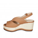 Sandale pour femmes en cuir cognac avec goujons, plateforme et talon compensé 7 - Pointures disponibles:  42, 43, 44, 45