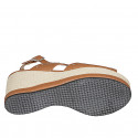 Sandalia para mujer en piel color cognac con tachuelas, plataforma y cuña 7 - Tallas disponibles:  42, 43, 44, 45