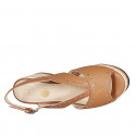 Sandalia para mujer en piel color cognac con tachuelas, plataforma y cuña 7 - Tallas disponibles:  42, 43, 44, 45