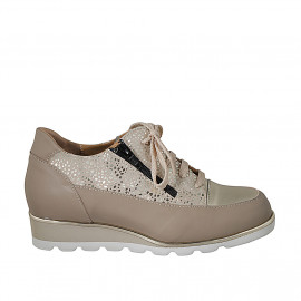 Woman's laced shoe with removable insole and zipper in taupe and platinum leather and platinum printed beige suede wedge heel 3 - Available sizes:  31, 45