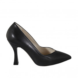 Woman's pointy pump shoe with V-cut in black leather heel 9 - Available sizes:  31, 34, 42